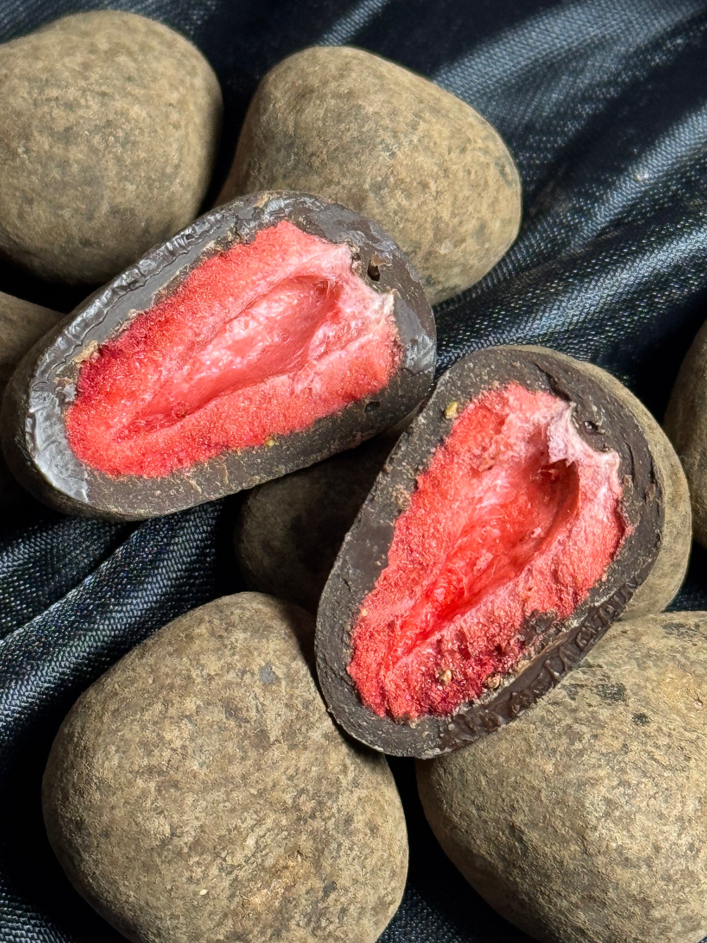 Zemenes tumšajā šokolādē